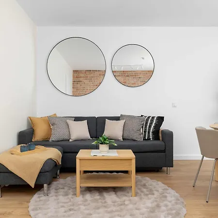 Daire Spacious Family With Balcony, Desk And 3 Bedrooms By Renters Krakow