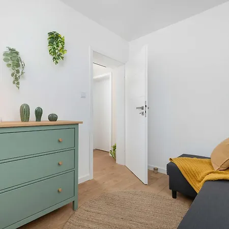 Daire Spacious Family With Balcony, Desk And 3 Bedrooms By Renters Krakow