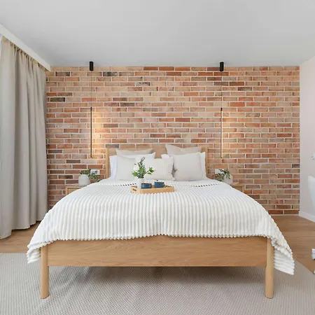 Daire Spacious Family With Balcony, Desk And 3 Bedrooms By Renters Krakow