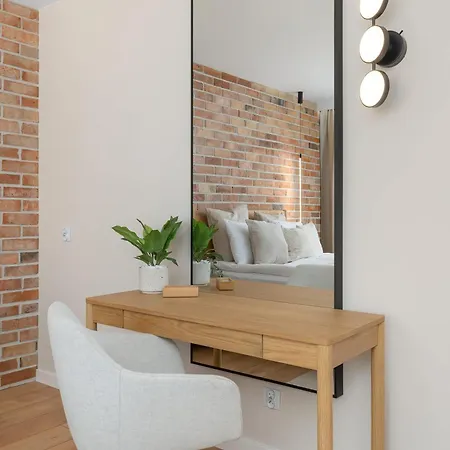 Daire Spacious Family With Balcony, Desk And 3 Bedrooms By Renters Krakow