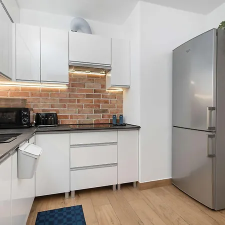 Daire Spacious Family With Balcony, Desk And 3 Bedrooms By Renters Krakow