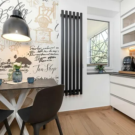 Daire Spacious Family With Balcony, Desk And 3 Bedrooms By Renters Krakow