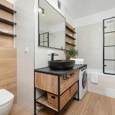 Daire Spacious Family With Balcony, Desk And 3 Bedrooms By Renters Krakow