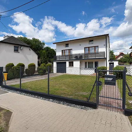 Spacious Family With Balcony, Desk And 3 Bedrooms By Renters Krakow